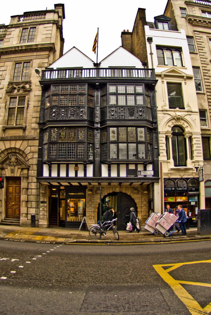Fleet street, Historic detailed building in the heart of London