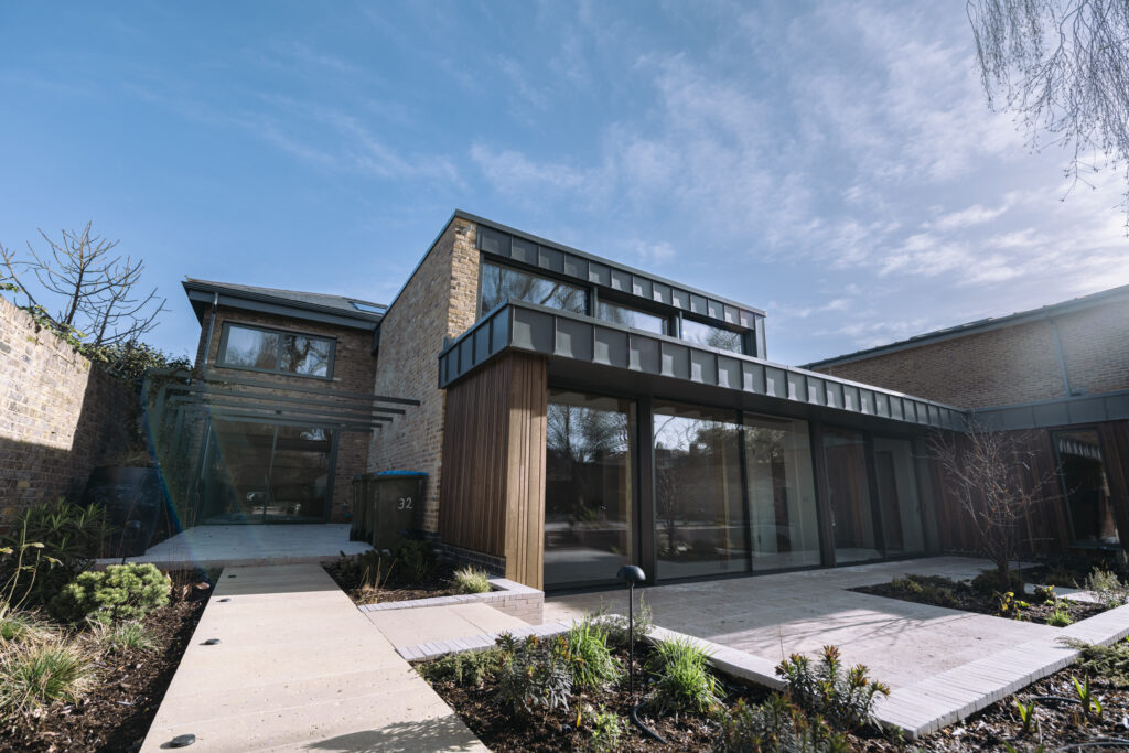 Rearview image of 32 Morden Rd